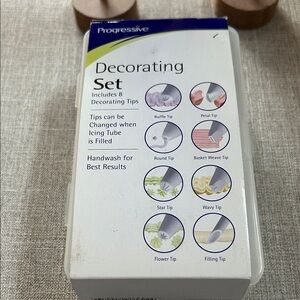 Progressive Decorating Set with 8 Tips